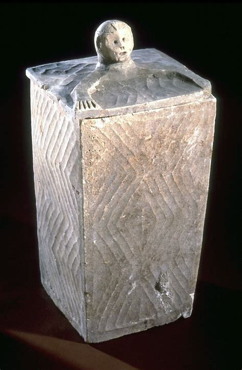 Urn in Tagalog.